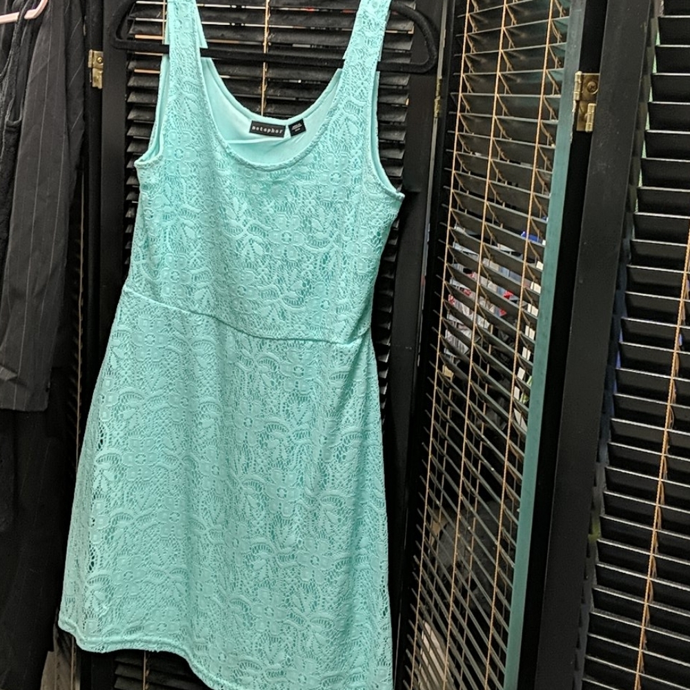 Mint green lace dress M